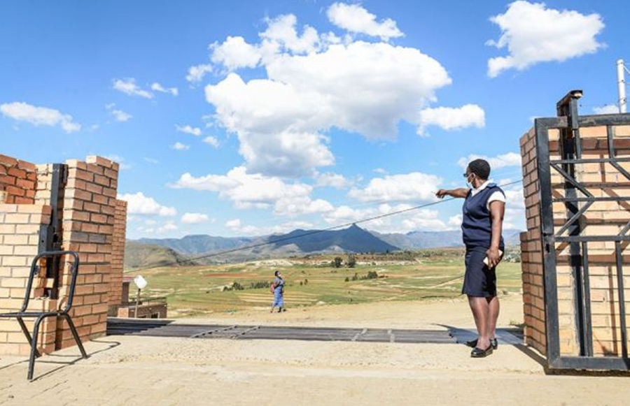 Matšeliso Setoko, head of Seboche Hospital’s antiretroviral therapy (ART) clinic, points to mountains in the distance to indicate how far some of her patients travel to come and access services at the hospital. Butha-Buthe, Lesotho. 27 November 2020. (UNAIDS/M. Hyöky)